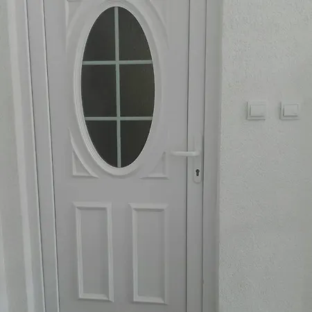 - Jaz Apartament *
